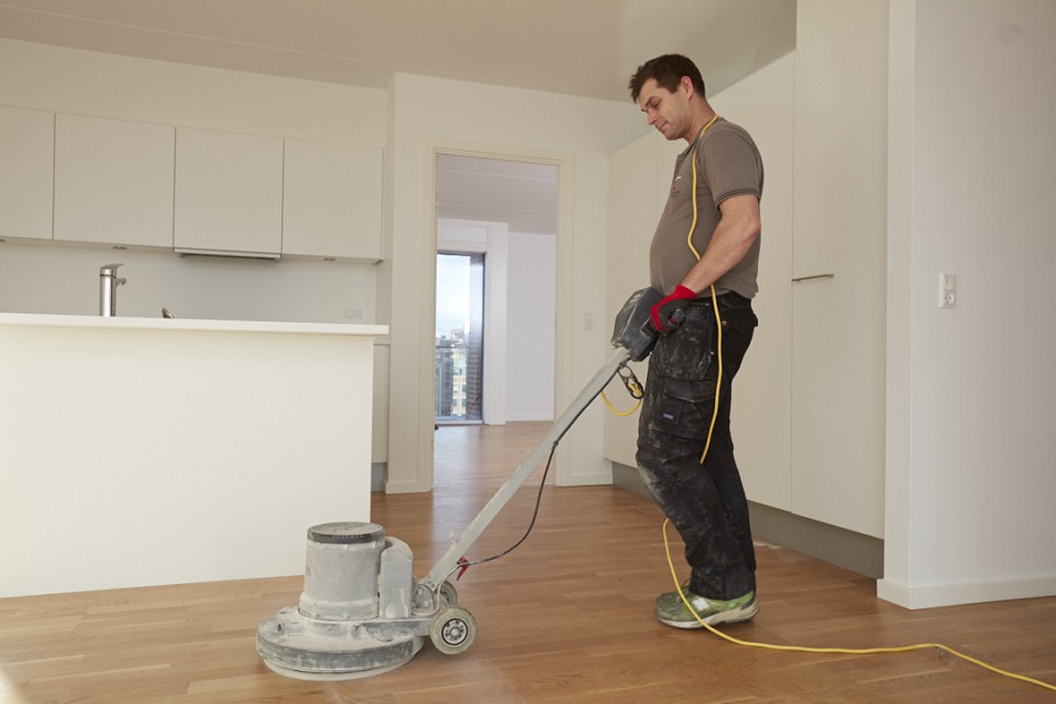 Floor sanding - New beautiful floor in a home - Maler-Teamet